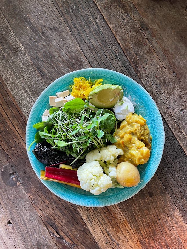 Lørdagsretreat: Yoga og vegetarmatkurs (inkludert lunsj), lørdag 16. mars kl 9-14 Lærer: Yashoda