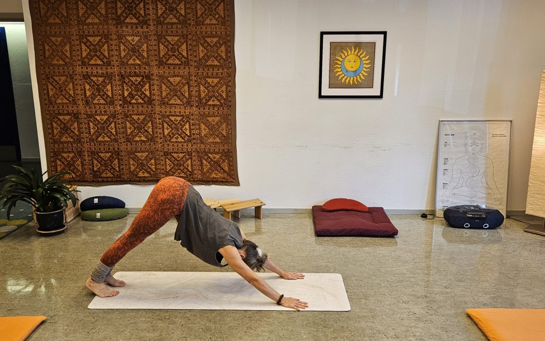 Online yogakurs gir deg fleksibilitet hjemmefra
