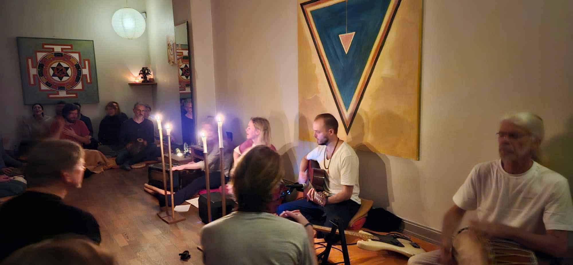 Hvilende yoga med mantra (2 t) 8. mars kl. 13 til 15 Lærere: Yashoda og Sridharana - Bilde 4