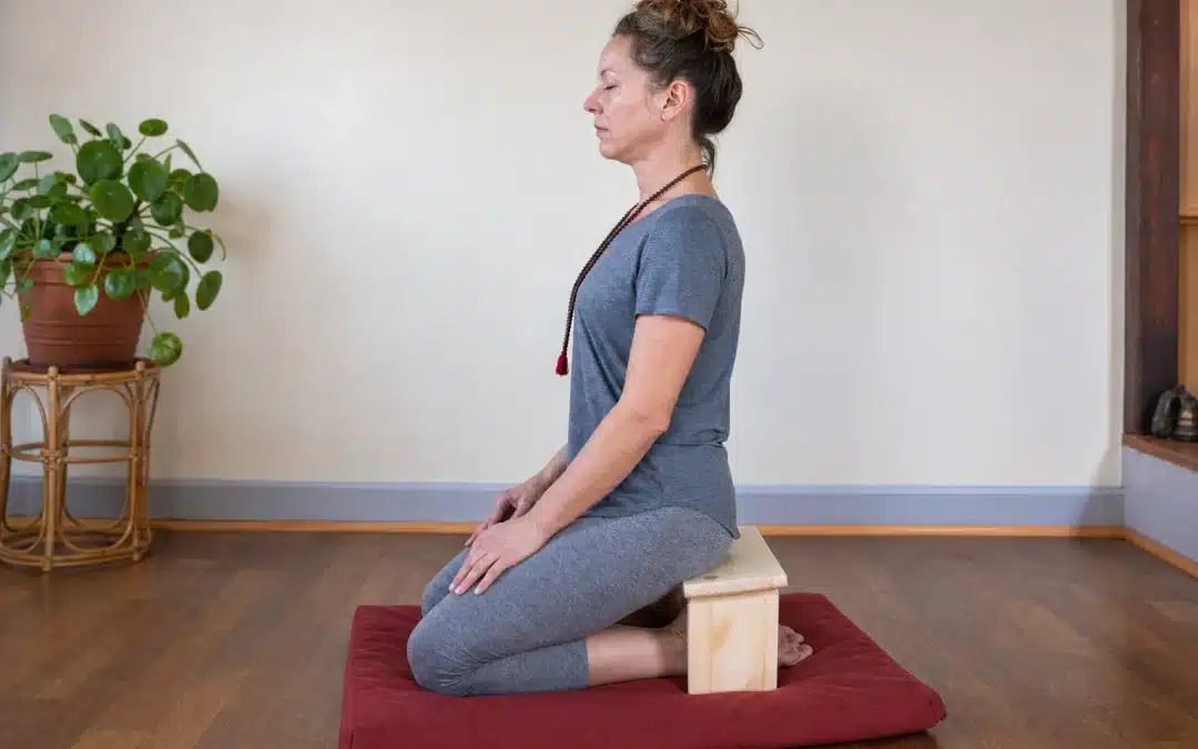 Slik bruker du meditasjonskrakk med futonmatte