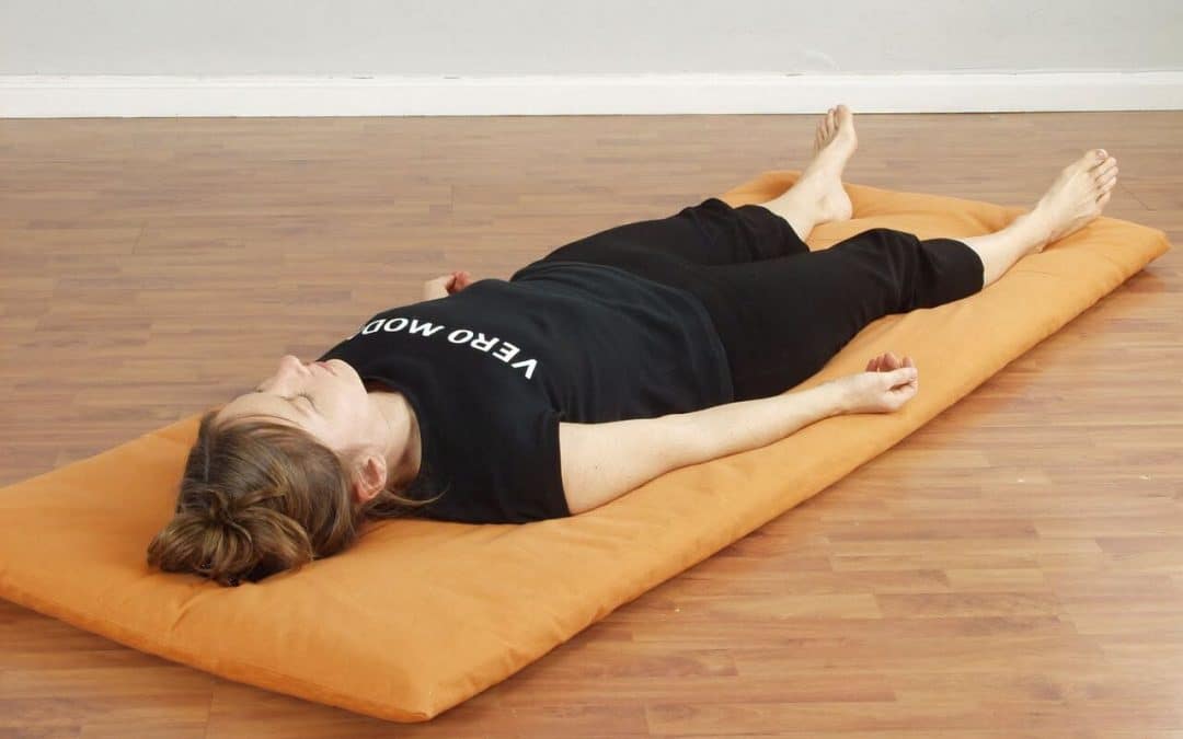 Futonmatte gir et mykere underlag for rolig yoga