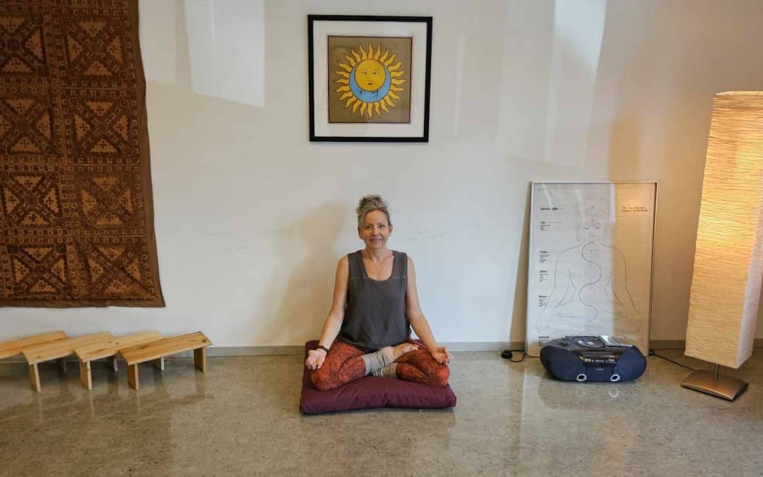 5 måter yogautstyr støtter meditasjon hjemme